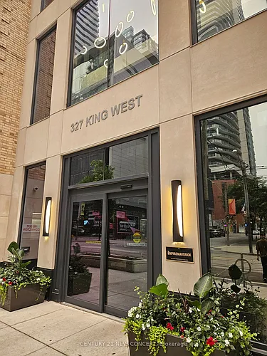 327 King St W #1502 Photo 1