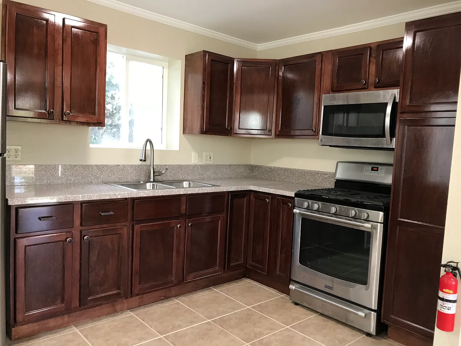 367 Howell Rd — Photo 1