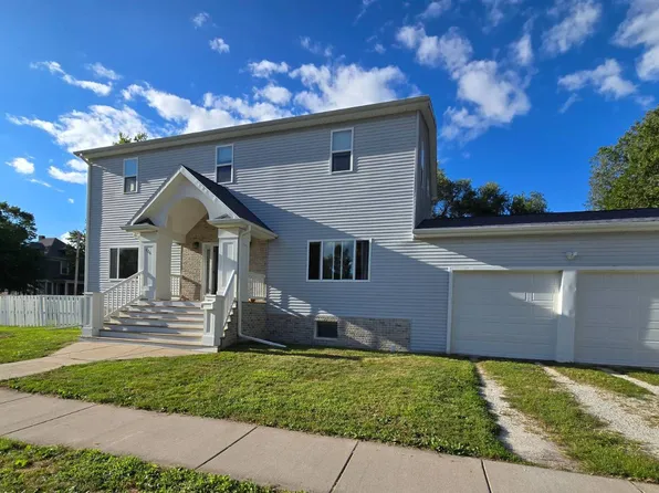 820 W Boston Ave, Monmouth, IL 61462