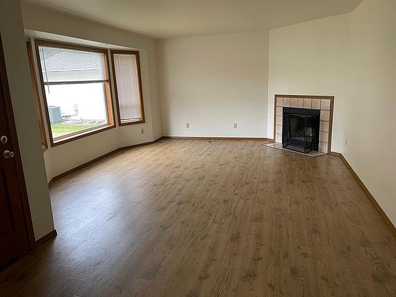 3rd image of 707 Sauk Mountain Dr