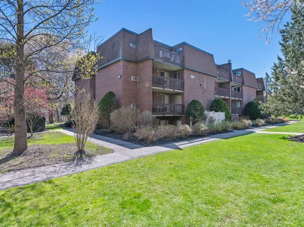 144 Kenrick St APT 12, Brighton, MA 02135