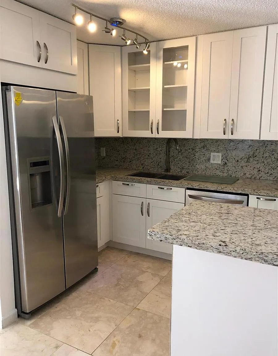 3 bed, 2.0 bath, 1388 sqft, $3,287 — Photo 3