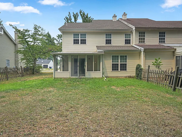 176 Stoney Dr — Photo 2