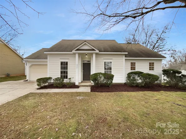 5751 Ebley Ln, Charlotte, NC 28227