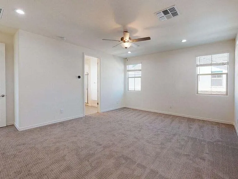 1107 S Vine St — Photo 32