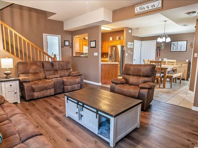 2335 Surrey Dr — Photo 16