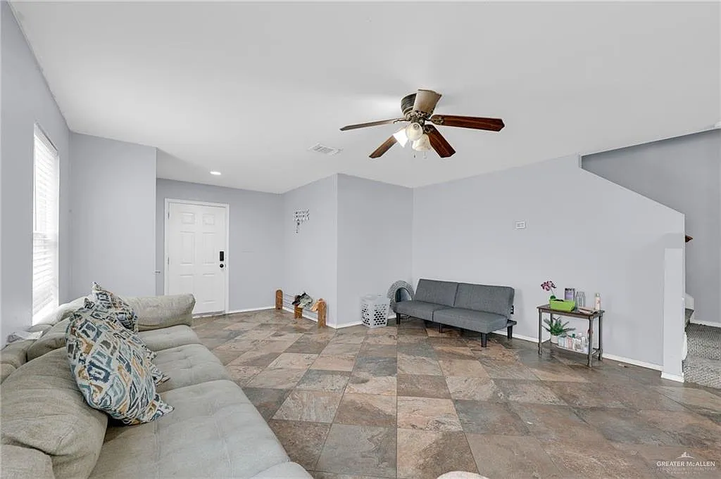 Building Photo - 3806 View Point Dr