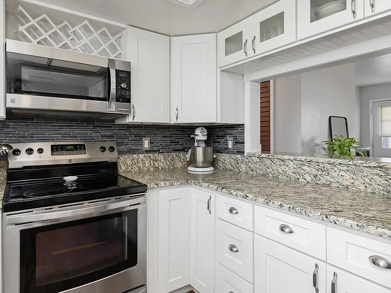 225 W McKenzie St — Photo 27