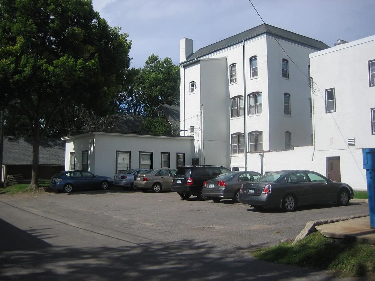 2 bed, 725 sqft, $1,280 — Photo 4