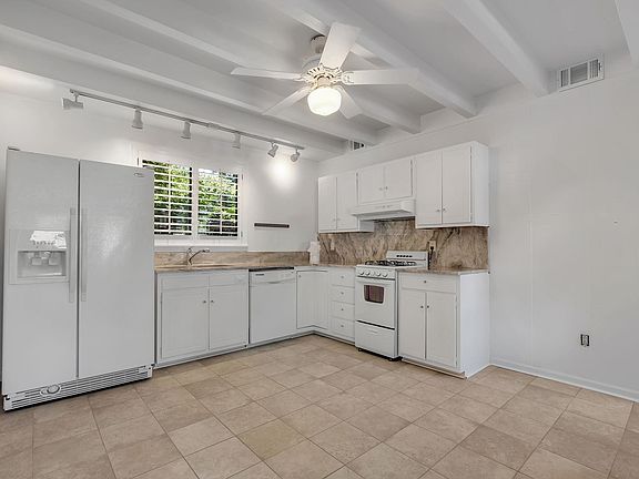 4th image of 1010 Cherry Laurel St