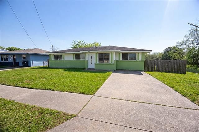 1st image of 1684 Lauradale Dr