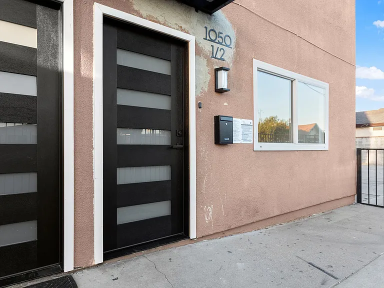 Beautiful 2 Bed | Split Level| Feels Like Home — Photo 2