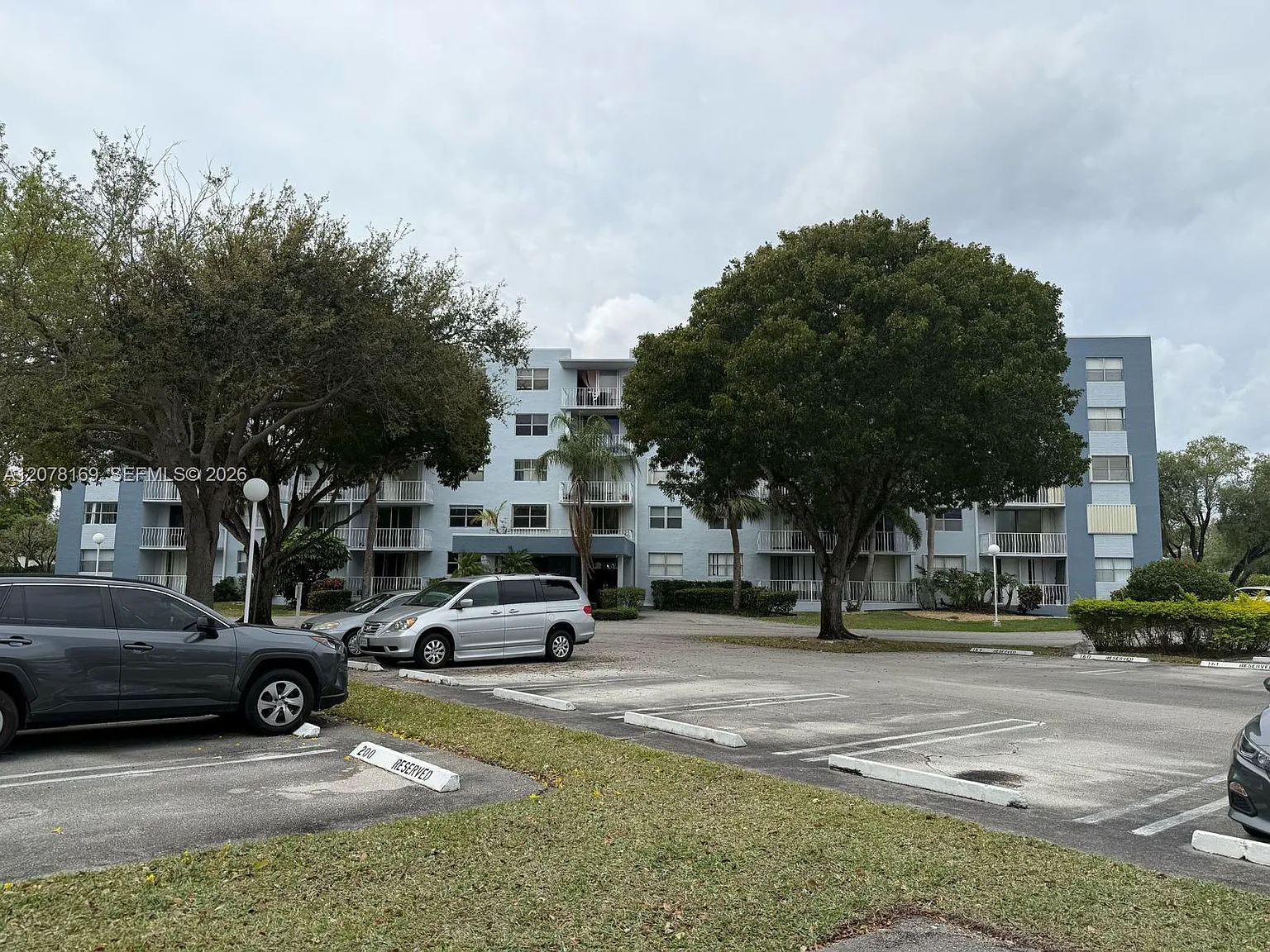 Breakwaters Of The Palm B — Photo 2