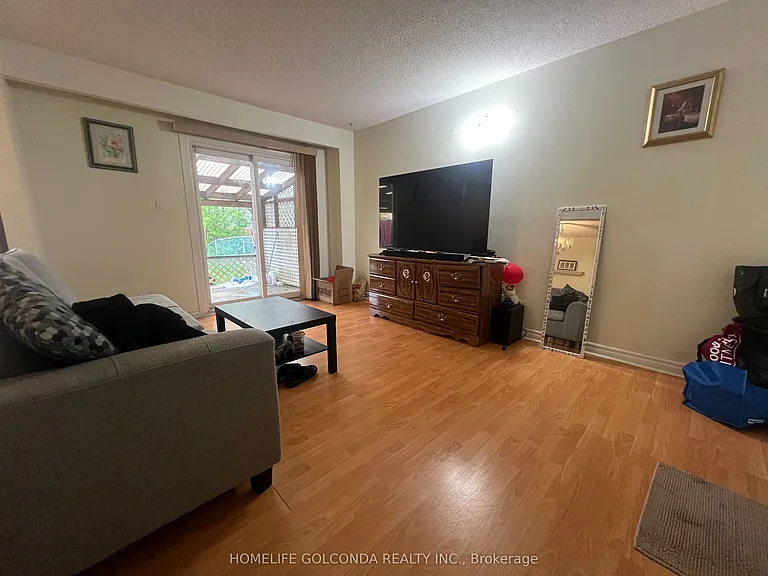 6 La Peer Blvd — Photo 7