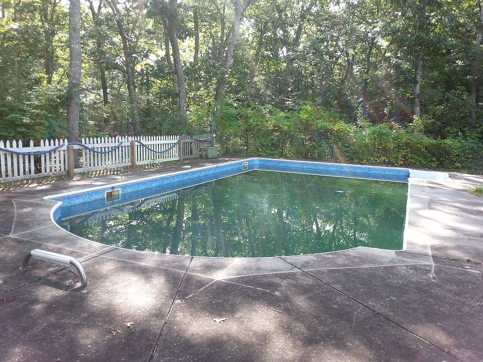 2nd image of 2 Tamarack Ln