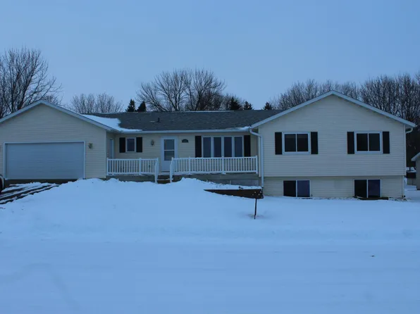 420 9th St E, Hector, MN 55342