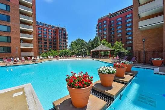 2nd image of 1121 Arlington Blvd APT 527