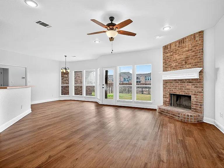 501 Harris St — Photo 11