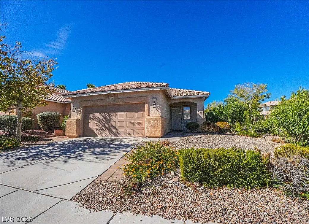 3 bed, 2.0 bath, 1244 sqft, $2,100 — Photo 1