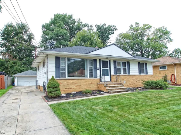 6222 Alexandria Dr, Parma Heights, OH 44130
