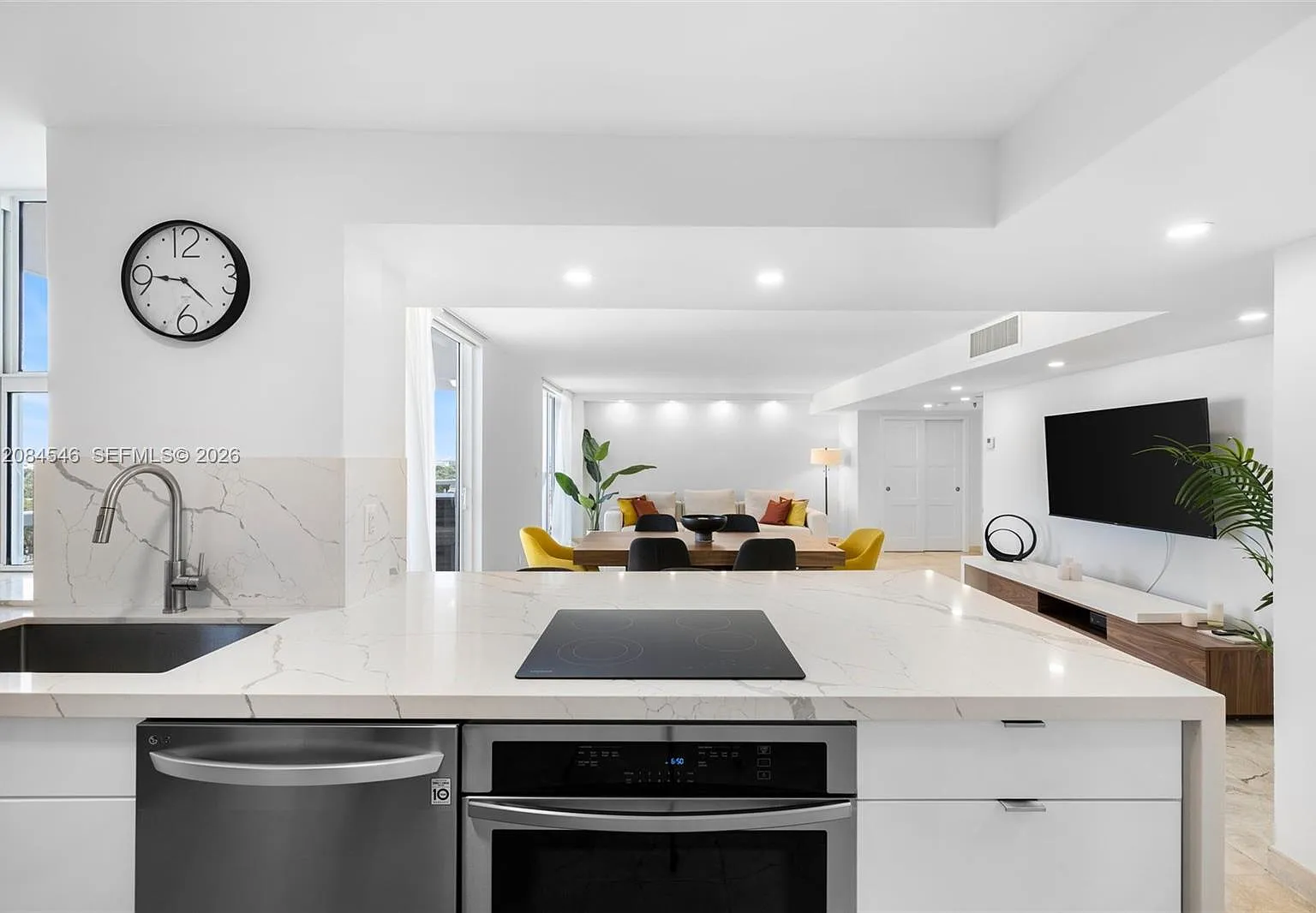 The Riviera Condo — Photo 1
