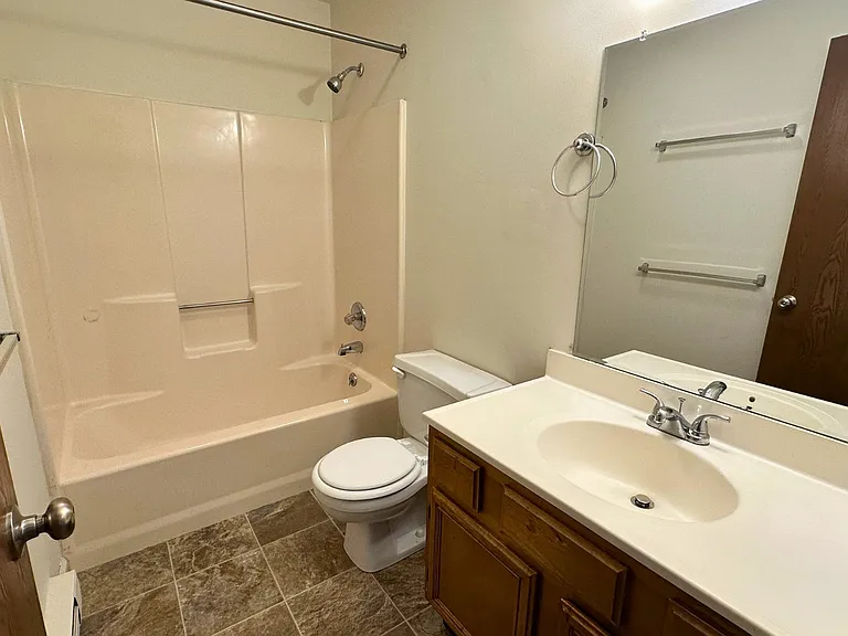 108 Bradford Dr — Photo 23