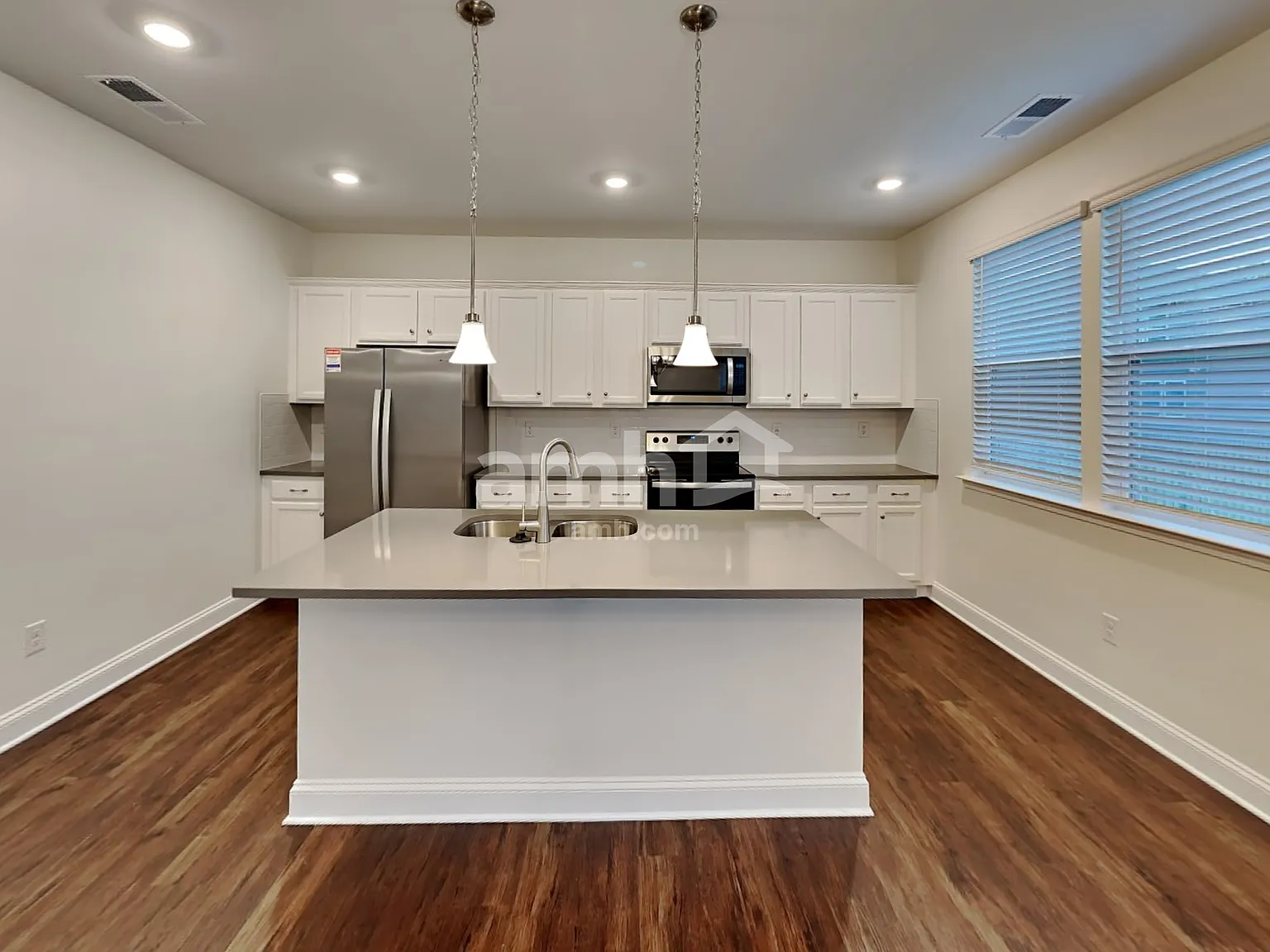 3 bed, 2.5 bath, 1895 sqft, $2,545 — Photo 3