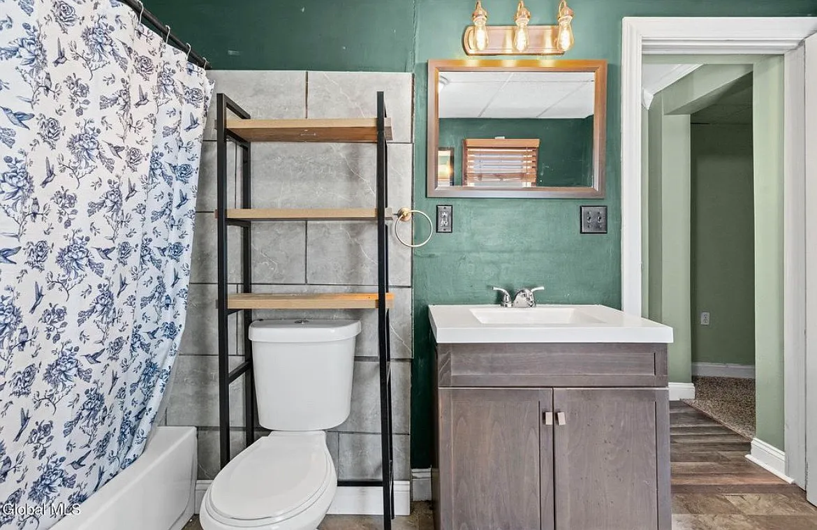 2 bed, $1,200 — Photo 4