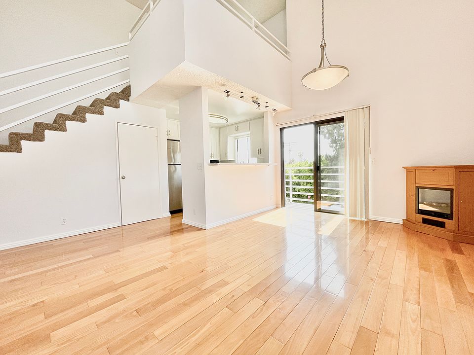 1st image of 1200 N Orange Dr APT 201
