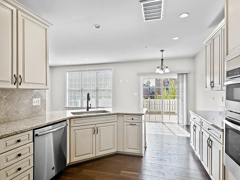 2542 Cherry Tree Rd — Photo 2