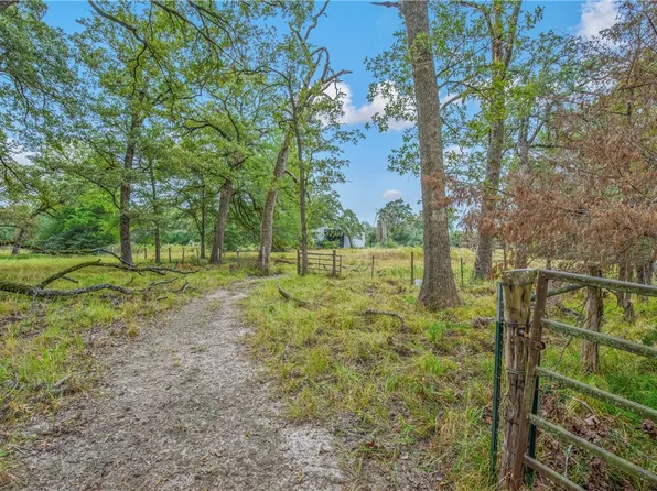 8688 Treebrook (pvt) Ln, Bryan, TX 77808