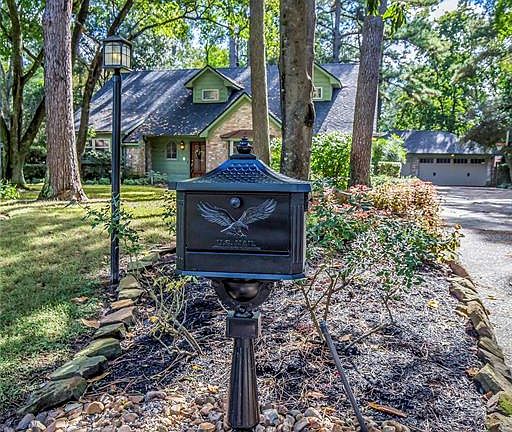 The mailbox and lawn lamp offer a charming first impression.