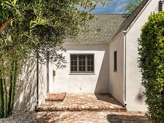 4th image of 366 Westbourne Dr