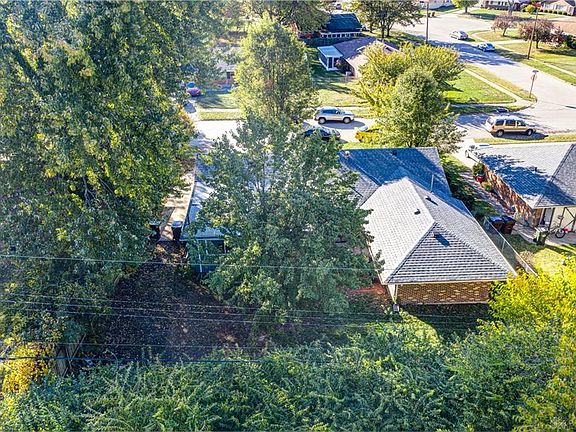 5th image of 3674 Hertland Dr