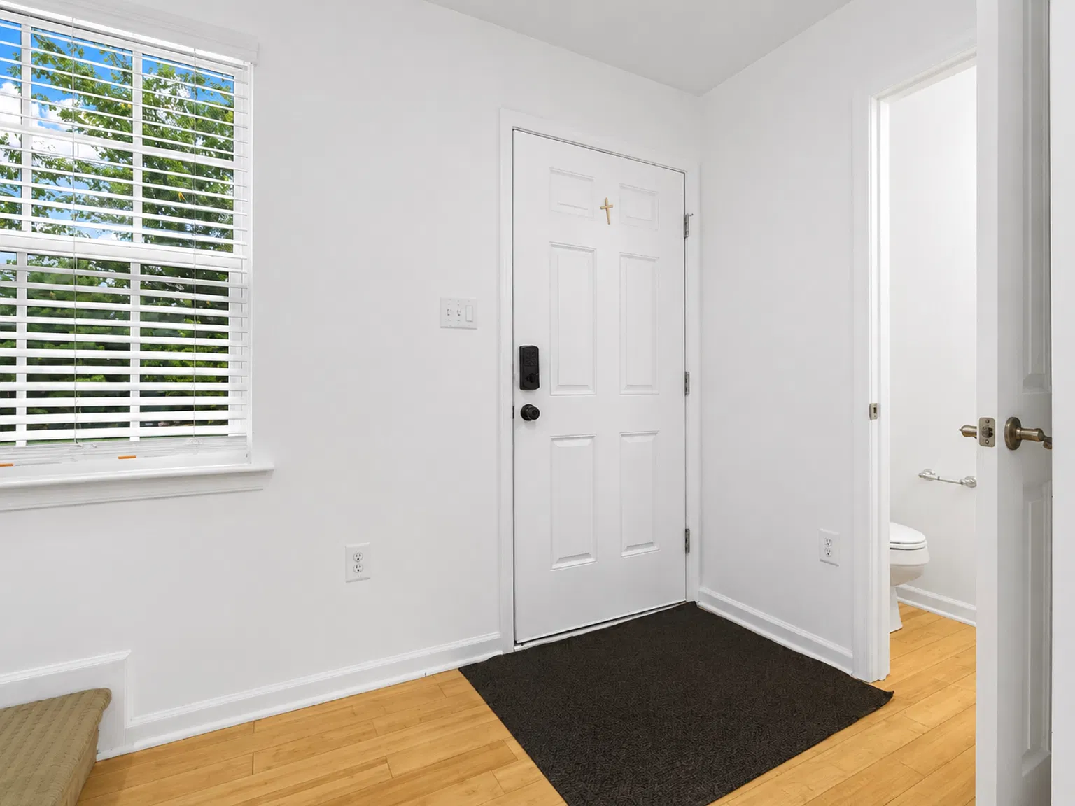 4 bed, 2224 sqft, $3,000 — Photo 3