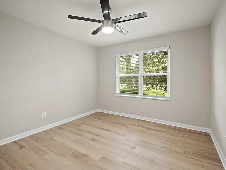 2122 Stadium Dr — Photo 6