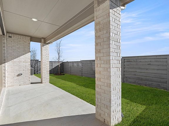 4th image of 1124 Amaryllis Ln
