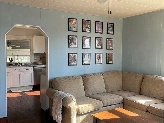 4th image of 307 W Walnut St