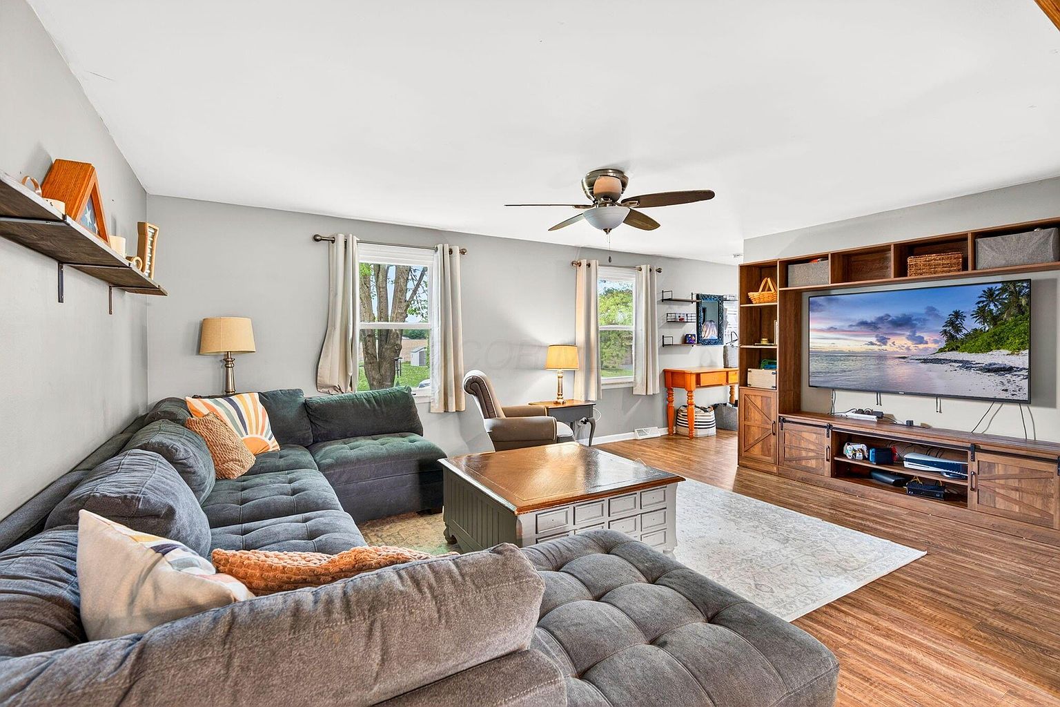 Listing photo 2 for 533 Glenmont Dr