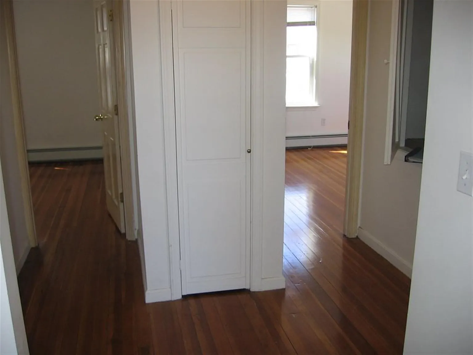 4 bed, 1.5 bath, 1200 sqft, $4,000 — Photo 4