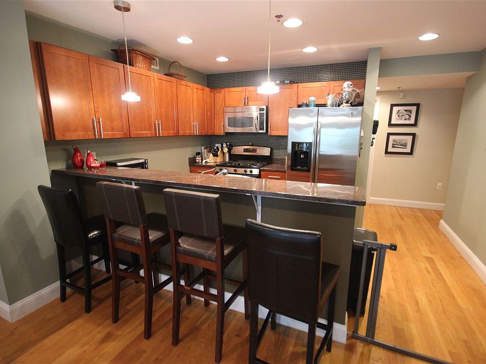2nd image of 150 14th St APT 204