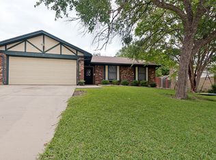1318 Halifax St, Grand Prairie, TX 75050