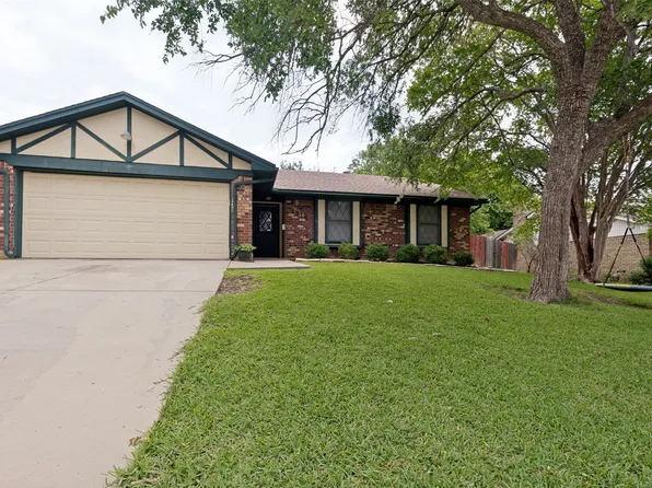 1318 Halifax St, Grand Prairie, TX 75050