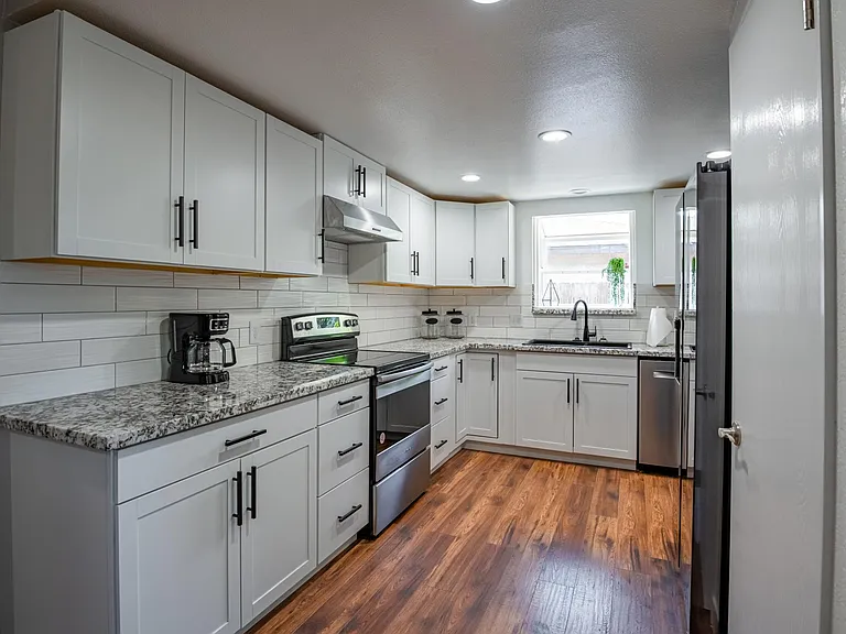 6702 N West Ave — Photo 8