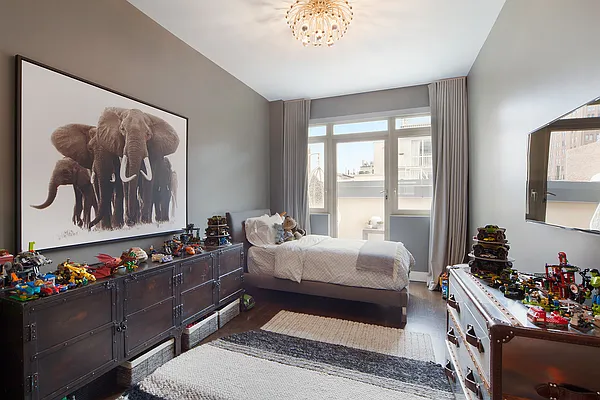 Rented by CORE | media 12