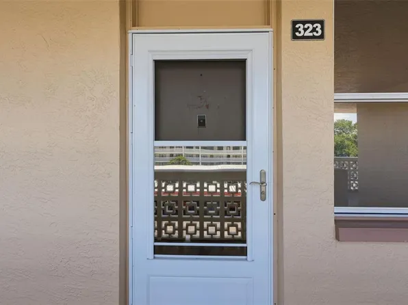4915 Bay St NE APT 323, Saint Petersburg, FL 33703
