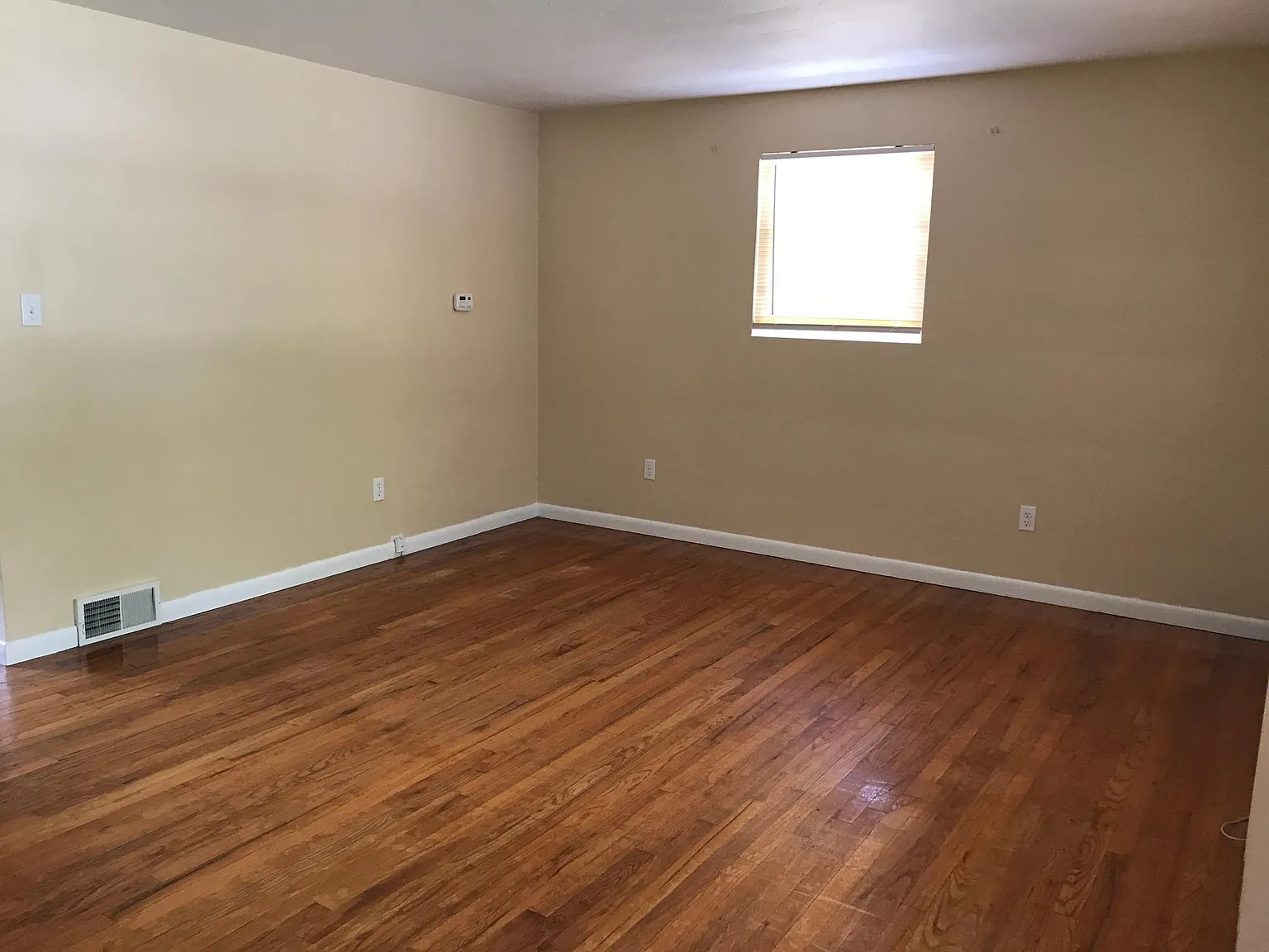 3 bed, $945 — Photo 2