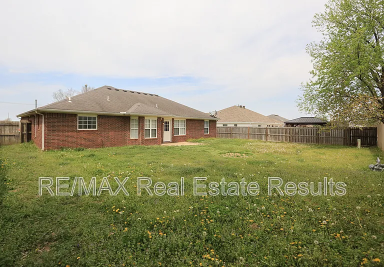 1907 SW Columbus Rd — Photo 26
