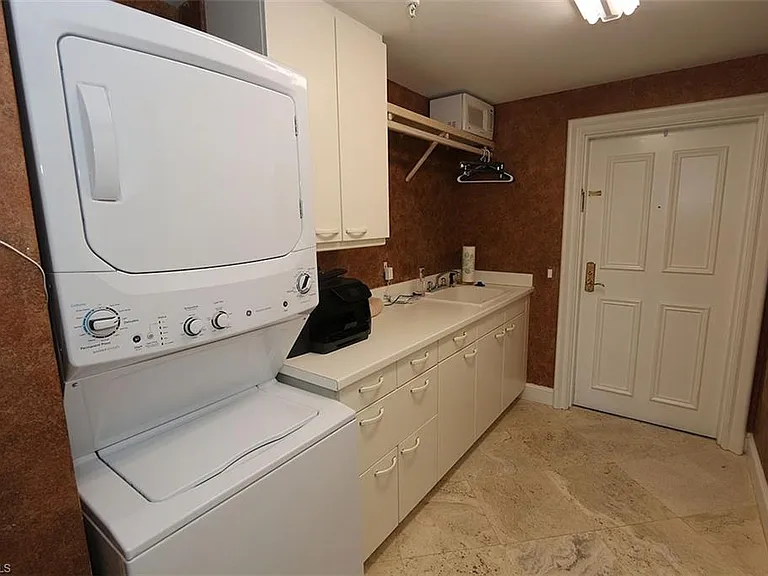 8665 Bay Colony Dr #901 — Photo 36