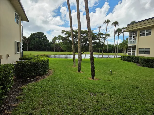 12 Vista Gardens Trl APT 105, Vero Beach, FL 32962